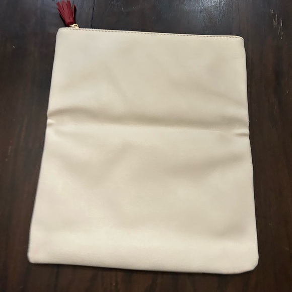 Rachel Pallet Vegan Foldover Clutch. Floral print. - Picture 5 of 7